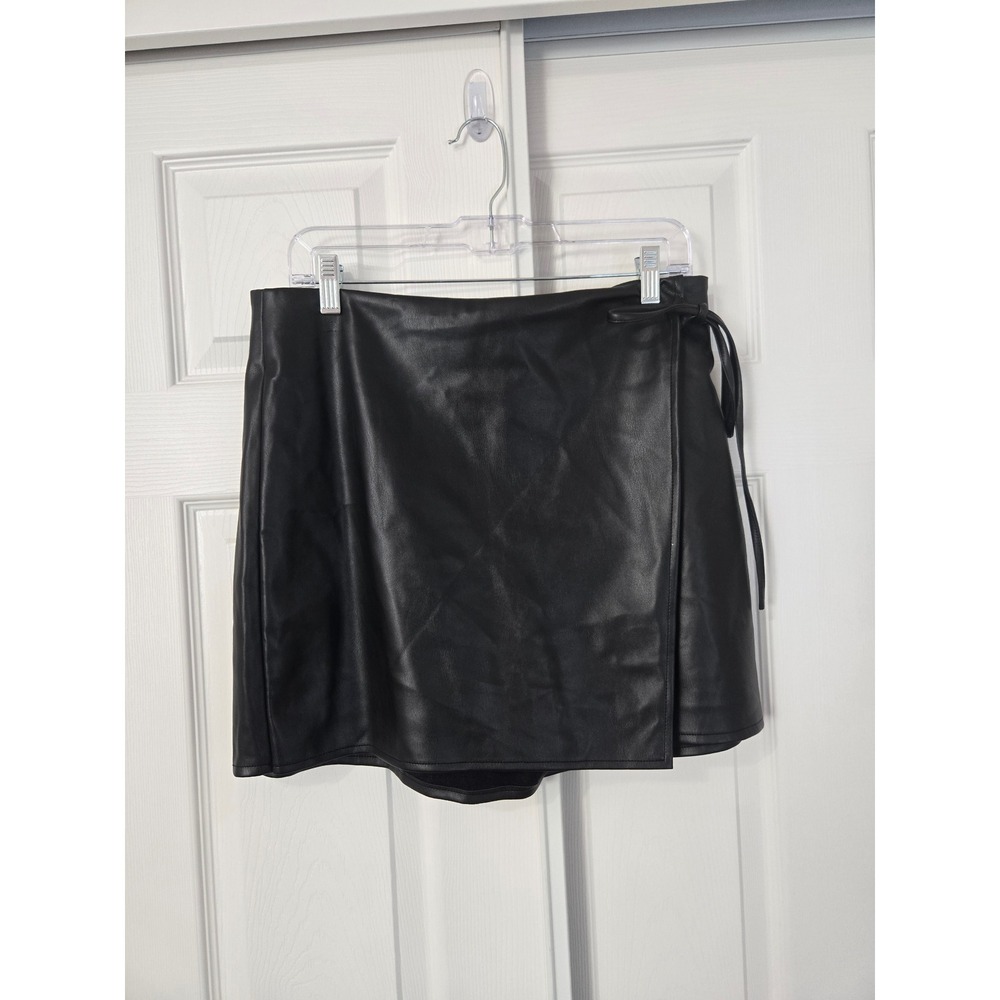 Bluivy Kendall Black Faux Leather Wrap Mini Skort Large New